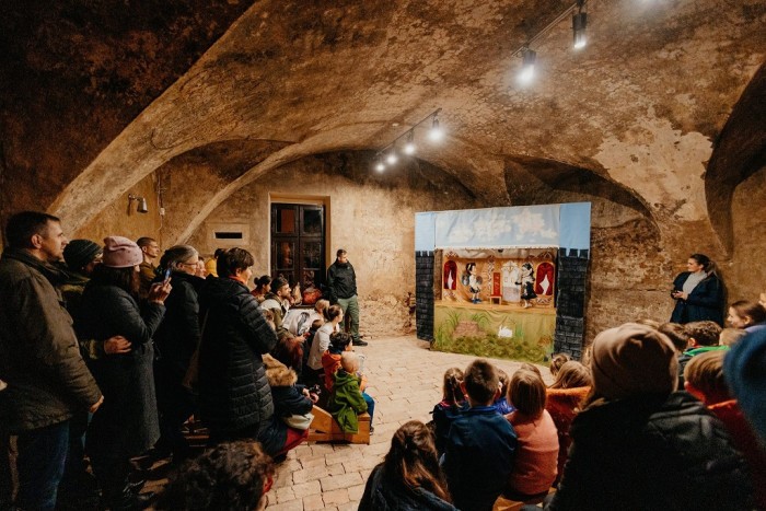 Divadielka na radnici Mestske kulturne stredisko Zazi v Trnave 2